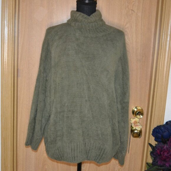 Made In Italy Fuzzy Soft Cozy Green Turtleneck Pullover Sweater - Picture 1 of 9